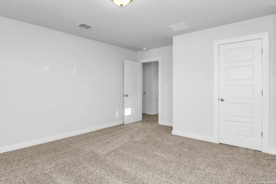 Spacious, unfurnished interior of a new home in , San Antonio (Image 29).