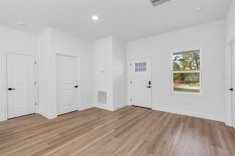 Spacious, unfurnished interior of a new home in , Ocala (Image 32).