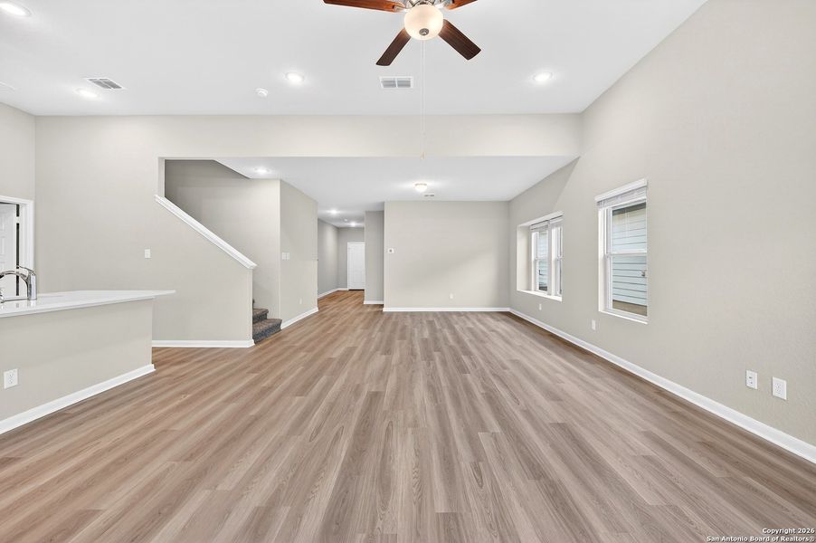 Spacious, unfurnished interior of a new home in Winding Brook, San Antonio (Image 16).