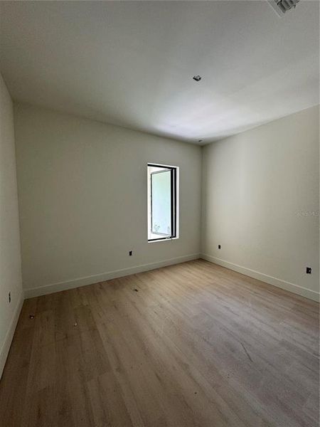 Spacious, unfurnished interior of a new home in , Tampa (Image 31).