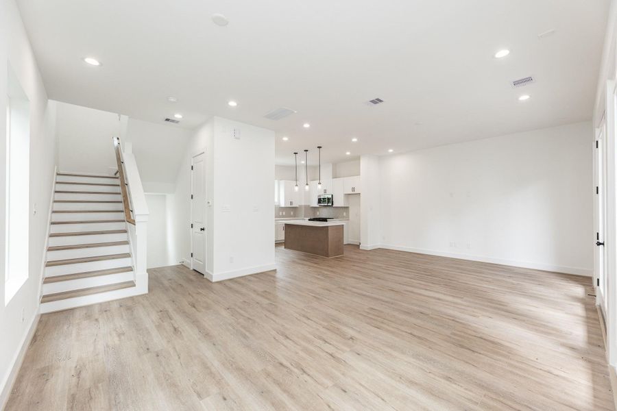 Spacious, unfurnished interior of a new home in , Houston (Image 18).