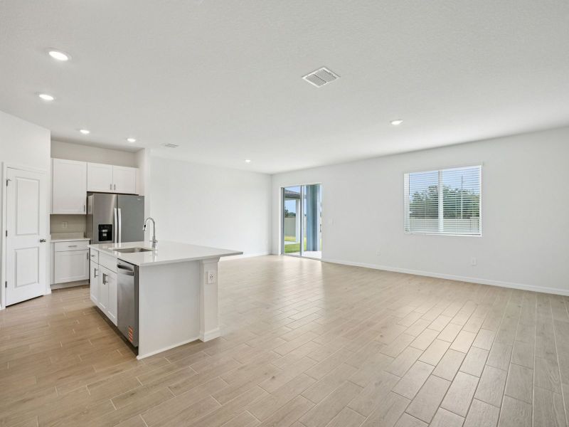 Spacious, unfurnished interior of a new home in Two Rivers - Classic Series, Zephyrhills (Image 10).