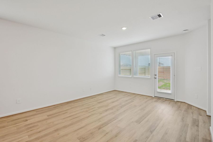 Spacious, unfurnished interior of a new home in Sundance Cove - Traditional Series, Crosby (Image 21).
