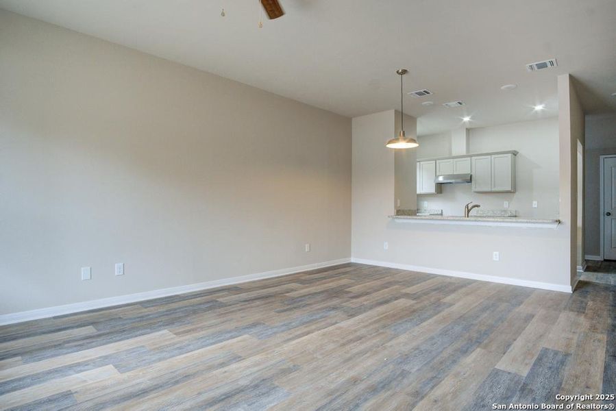 Spacious, unfurnished interior of a new home in , San Antonio (Image 14).