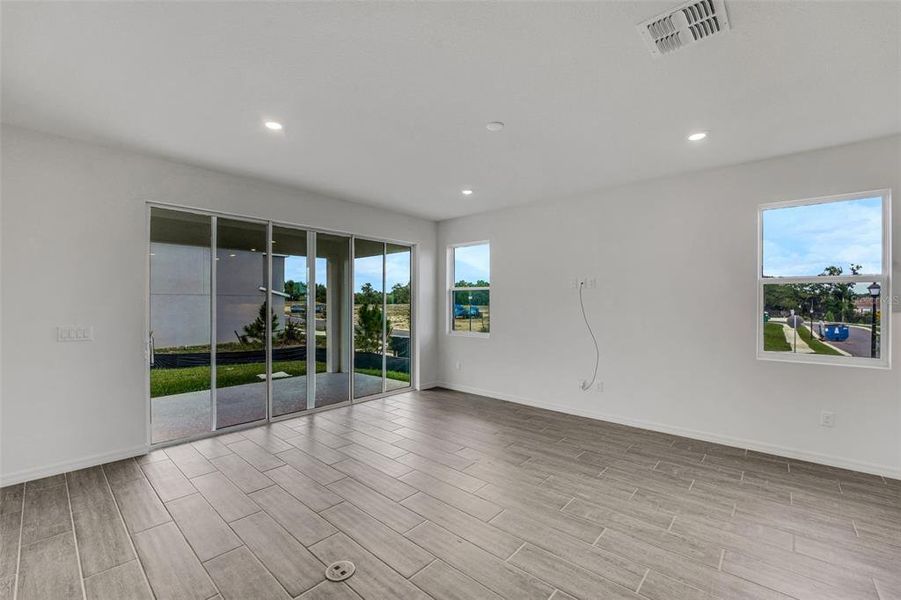 Spacious, unfurnished interior of a new home in Tuscan Hills, Dade City (Image 28).