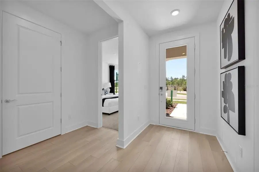 Spacious, unfurnished interior of a new home in Seminole Palms, Palm Coast (Image 16).
