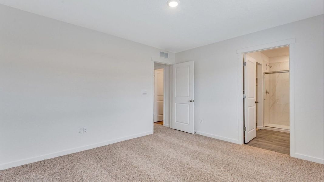 Spacious, unfurnished interior of a new home in Ellston Park, Colorado Springs (Image 15).