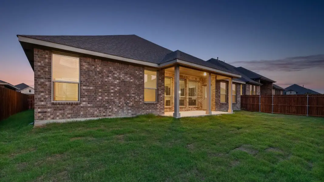 Representative exterior details of a home built from the Guadalupe by D.R. Horton in Eden Ranch, Arlington (Image 4).