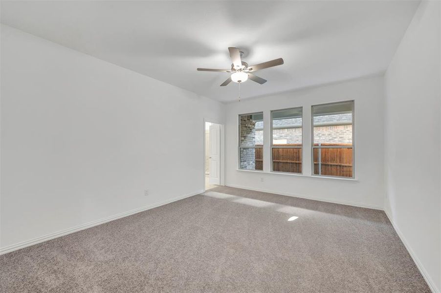 Spacious, unfurnished interior of a new home in Tarrytown, Crowley (Image 25).