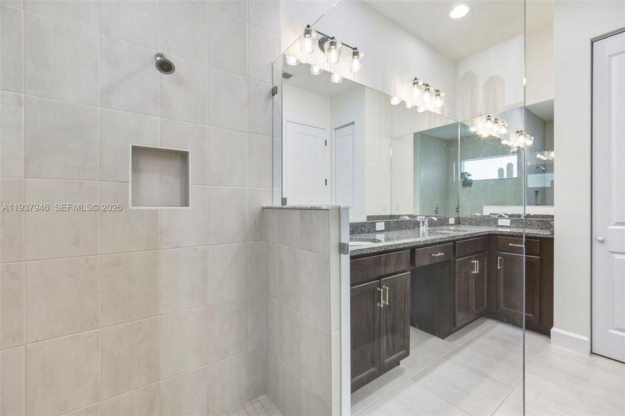 Furnished interior view inside a new home in , Loxahatchee (Image 20). Furnished interior view inside a new home in , Loxahatchee (Image 20).