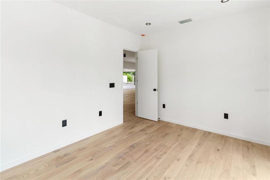Spacious, unfurnished interior of a new home in , Sarasota (Image 53).