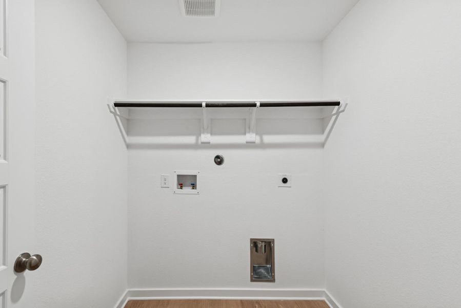 Spacious, unfurnished interior of a new home in Lago Mar, Santa Fe (Image 23). Spacious, unfurnished interior of a new home in Lago Mar, Santa Fe (Image 23).