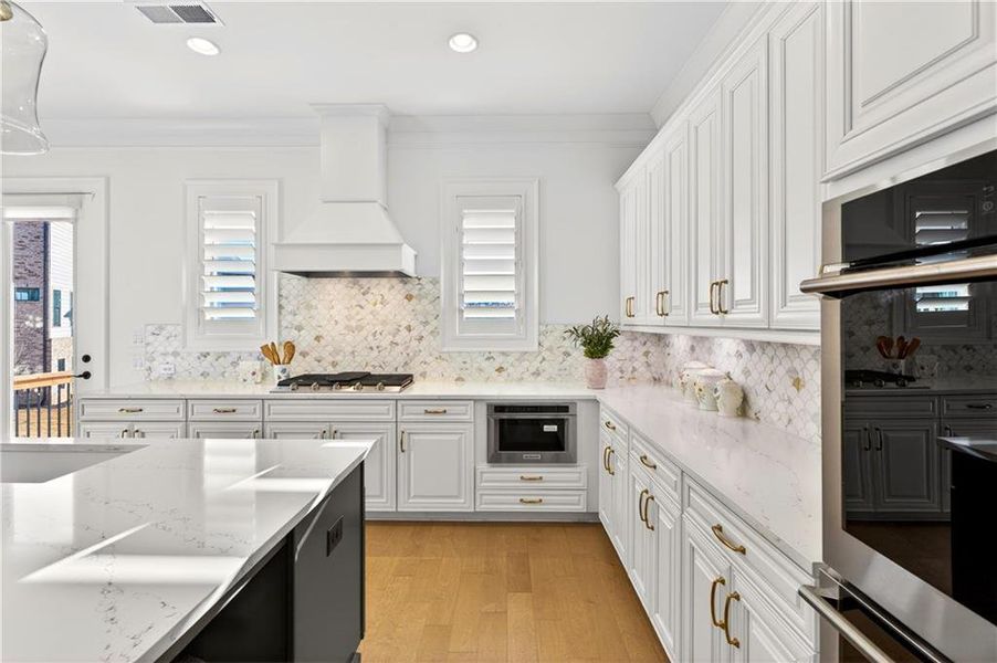 Furnished interior view inside a new home in Hillandale In Historic Roswell, Roswell (Image 15). Furnished interior view inside a new home in Hillandale In Historic Roswell, Roswell (Image 15).