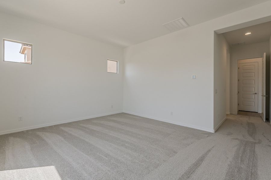 Spacious, unfurnished interior of a new home in Mirada Crossing, Goodyear (Image 24).