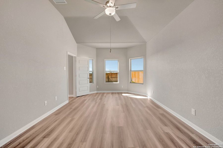 Spacious, unfurnished interior of a new home in Paloma Park, Converse (Image 32).