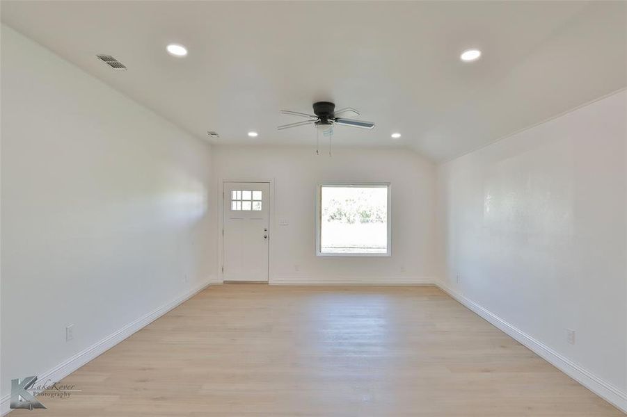 Spacious, unfurnished interior of a new home in , Abilene (Image 10).