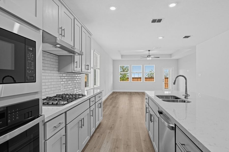 Furnished interior view inside a new home in Madero 50s, Fort Worth (Image 8).