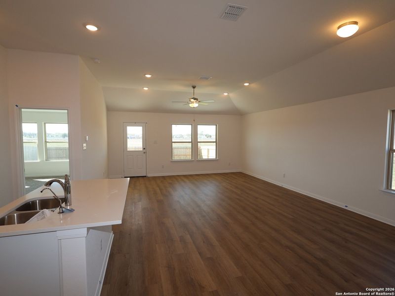 Spacious, unfurnished interior of a new home in Meadows at Clear Springs, New Braunfels (Image 20).