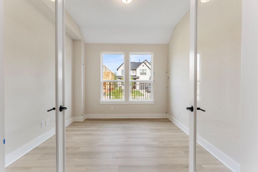 Spacious, unfurnished interior of a new home in , The Woodlands (Image 22).