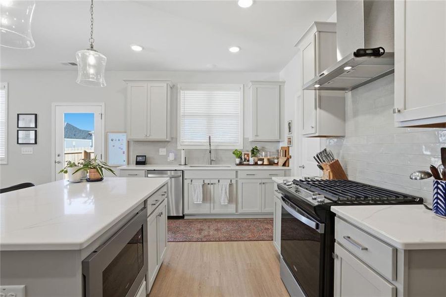 Furnished interior view inside a new home in Avenbrook, Mableton (Image 14).
