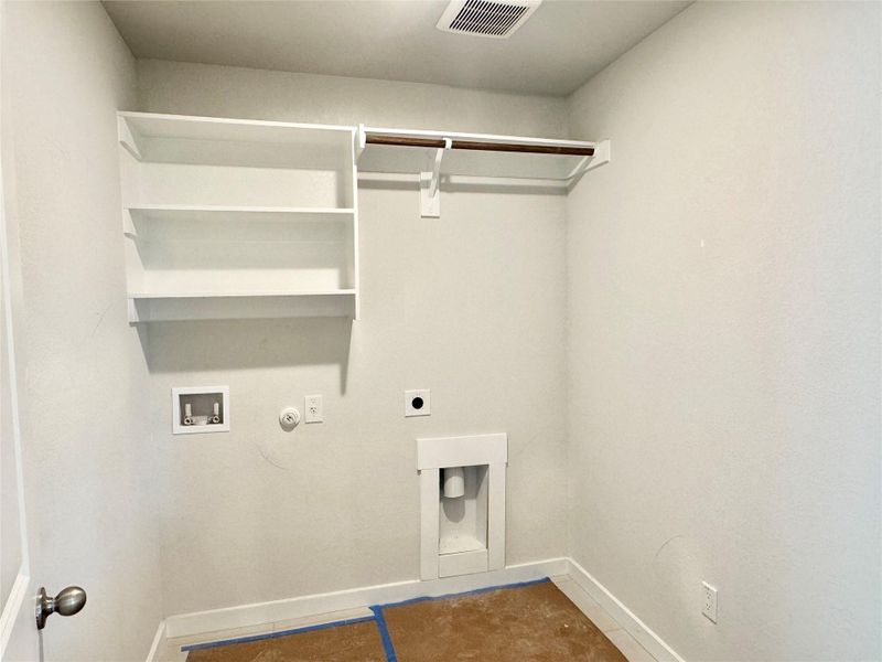Spacious, unfurnished interior of a new home in Carillon, Manor (Image 14).
