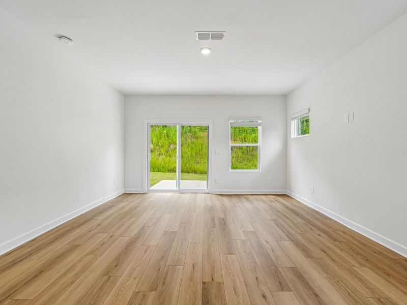 Spacious, unfurnished interior of a new home in Walnut Reserve, Conover (Image 12).