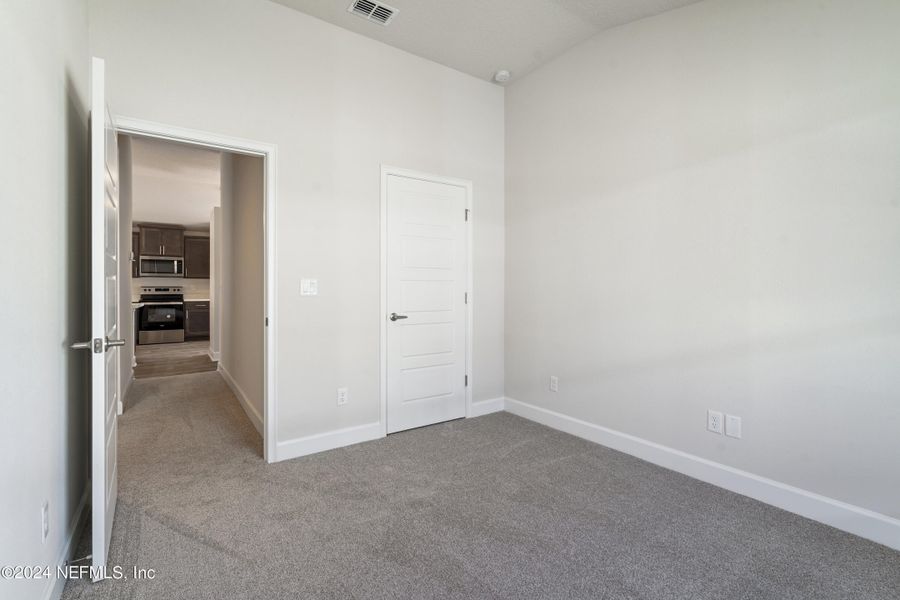 Spacious, unfurnished interior of a new home in Summerglen, Jacksonville (Image 19).