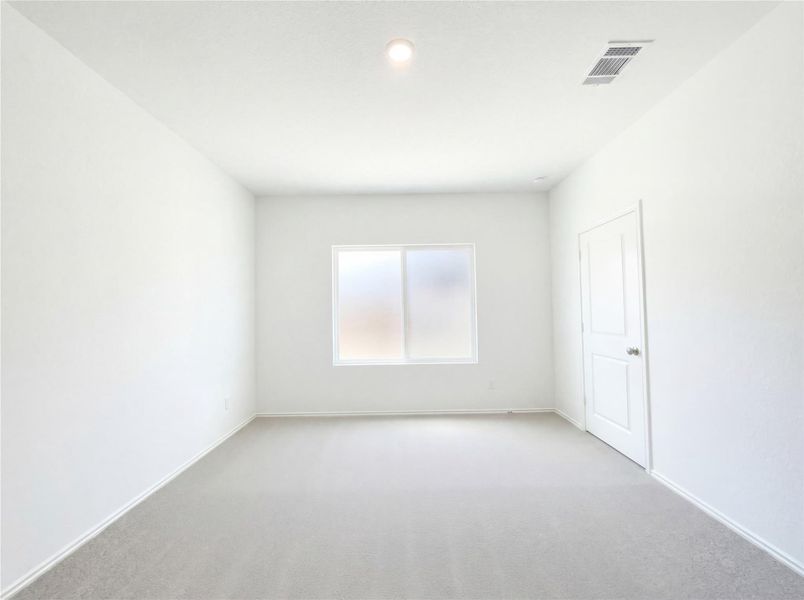 Spacious, unfurnished interior of a new home in The Colony, Bastrop (Image 14).