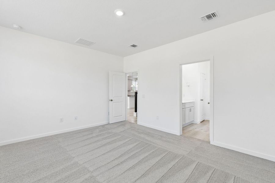 Spacious, unfurnished interior of a new home in Windcress, Cove (Image 25).
