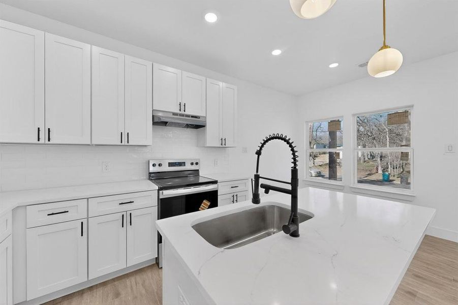 Furnished interior view inside a new home in , Denison (Image 6).