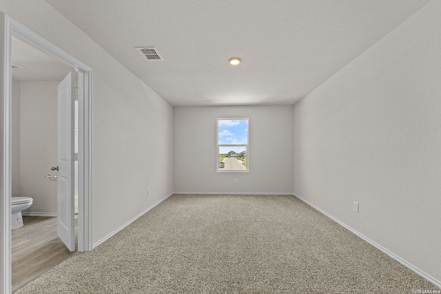Spacious, unfurnished interior of a new home in Swenson Heights, Seguin (Image 30).
