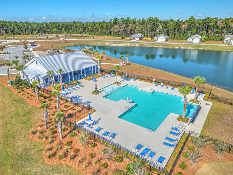 Community amenities in French Quarter Creek, Huger (Image 52).