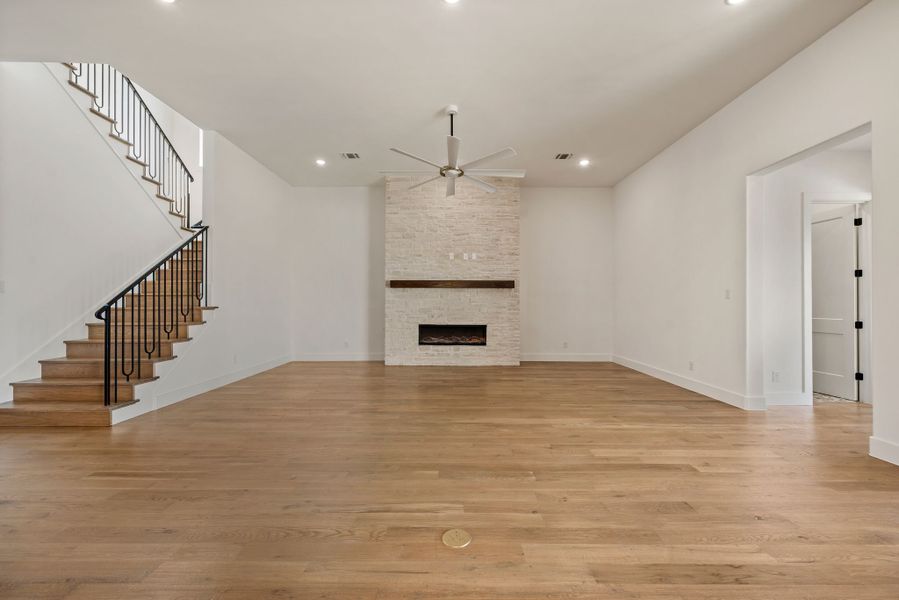 Spacious, unfurnished interior of a new home in The Resort on Eagle Mt. Lake, Fort Worth (Image 26).