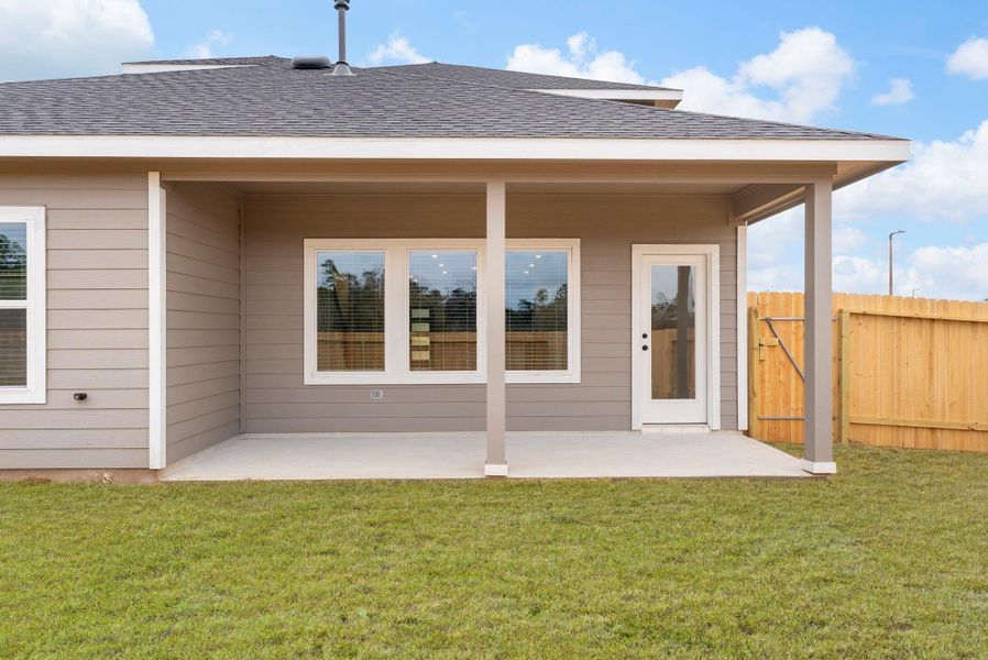 Exterior details and patio area of a home in Chapel Lakes, Montgomery (Image 26).