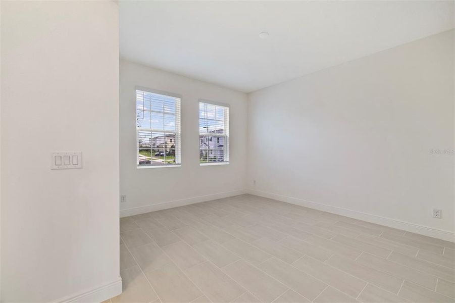 Spacious, unfurnished interior of a new home in Ridgeview, Clermont (Image 9).