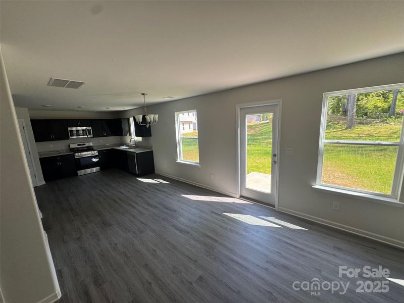 Spacious, unfurnished interior of a new home in , Kings Mountain (Image 5).