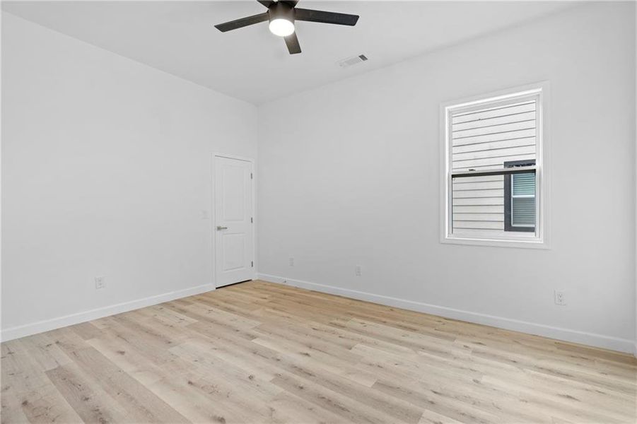 Spacious, unfurnished interior of a new home in , Atlanta (Image 18).