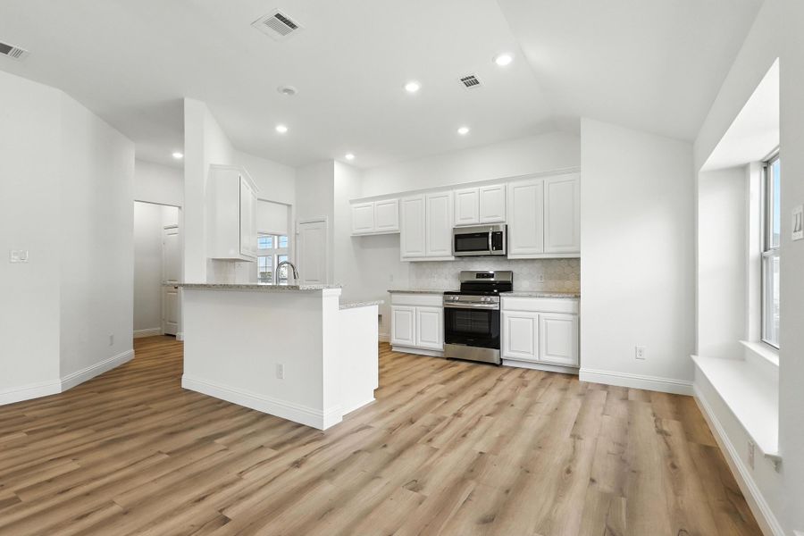 Representative furnished interior of a home built from the Hanover by Cheldan Homes in Craftsmen's Corner, Cleburne (Image 46).
