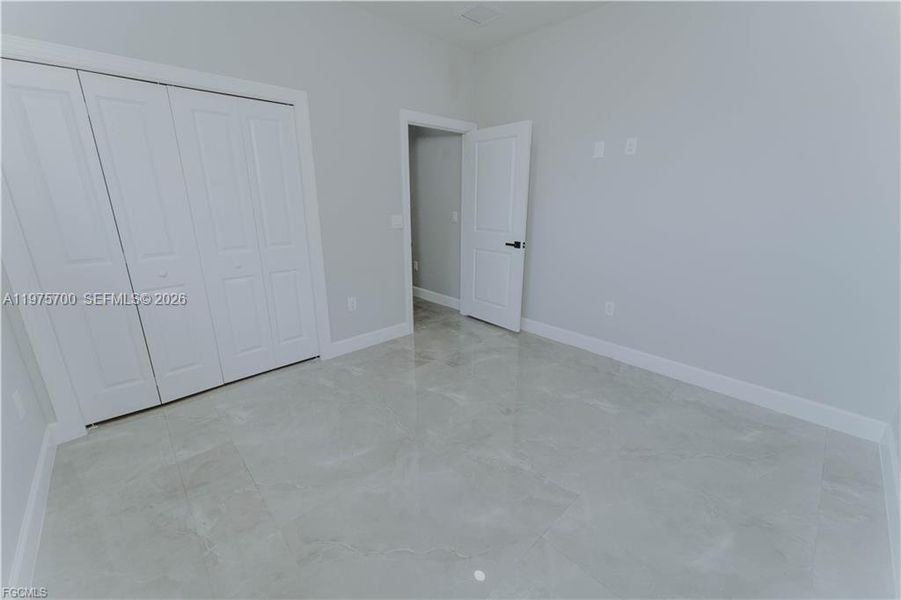 Spacious, unfurnished interior of a new home in , Lehigh Acres (Image 7).