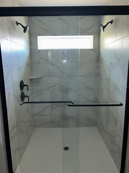 Close-up of interior finishes inside a home in , Dunnellon (Image 11).