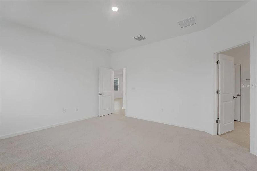 Spacious, unfurnished interior of a new home in Cypress Park Estates, Haines City (Image 29).