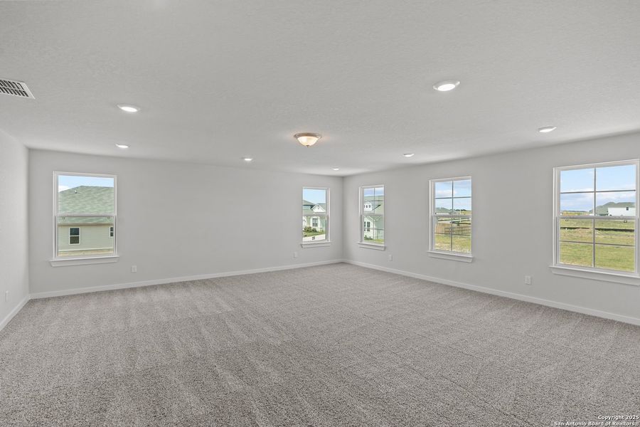 Spacious, unfurnished interior of a new home in Weltner Farms 50’s, New Braunfels (Image 16).