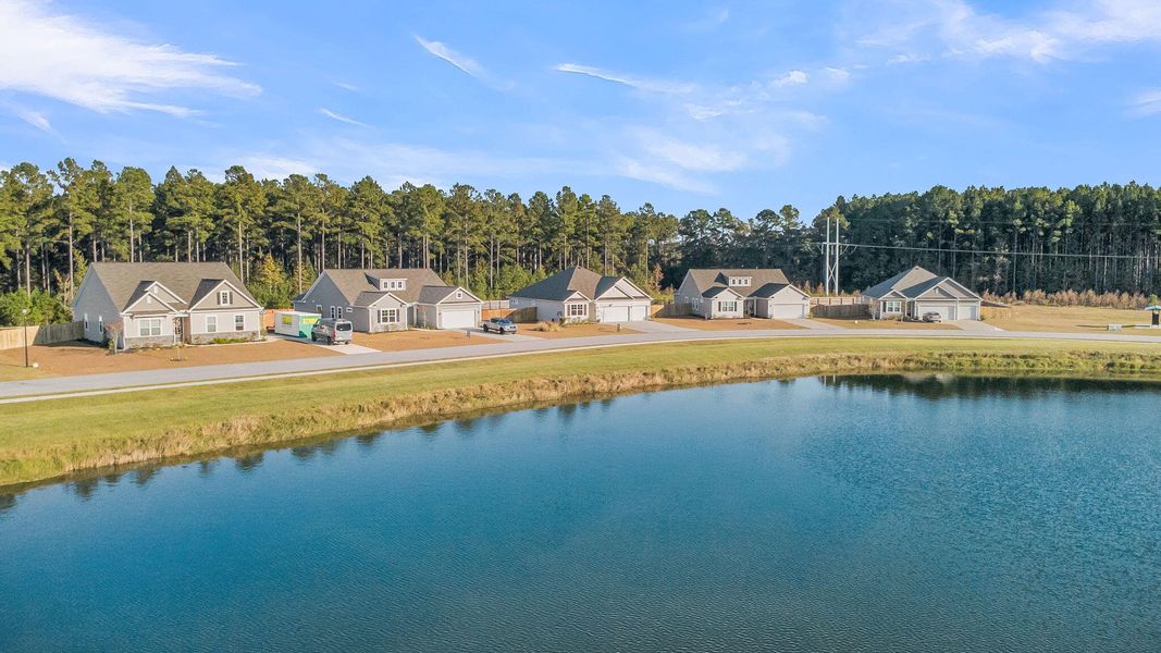 Community amenities in French Quarter Creek, Huger (Image 57).