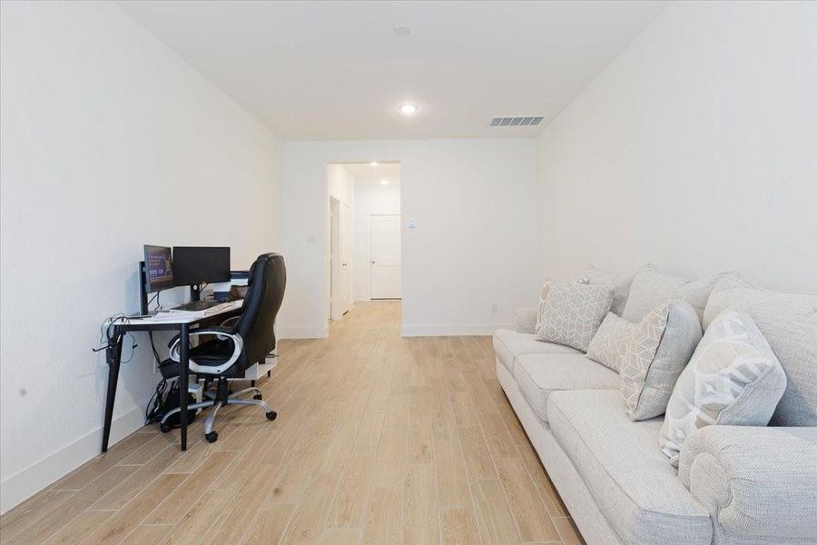 Furnished interior view inside a new home in Meridiana, Iowa Colony (Image 18).