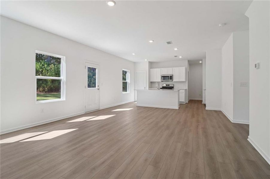 Spacious, unfurnished interior of a new home in The Pointe at Heron Bay, Locust Grove (Image 27).