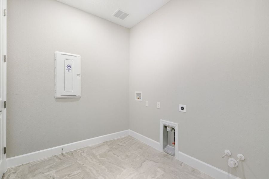 Spacious, unfurnished interior of a new home in Headwaters at Lofton Creek, Yulee (Image 11).