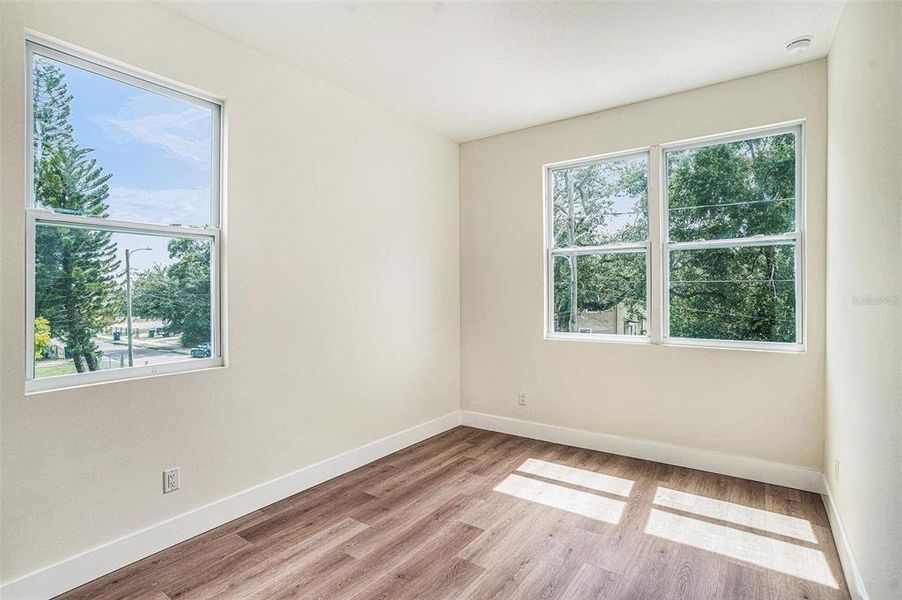 Spacious, unfurnished interior of a new home in , Tampa (Image 28).