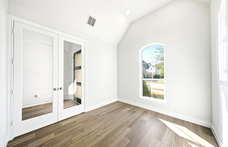 Spacious, unfurnished interior of a new home in Bridgeland 60′, Cypress (Image 40).