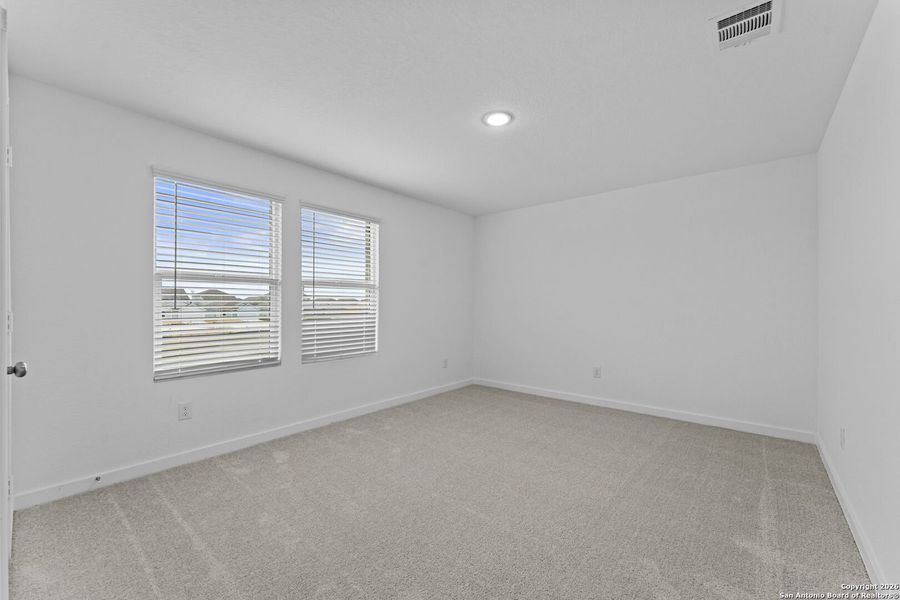 Spacious, unfurnished interior of a new home in Voss Farms, New Braunfels (Image 26).