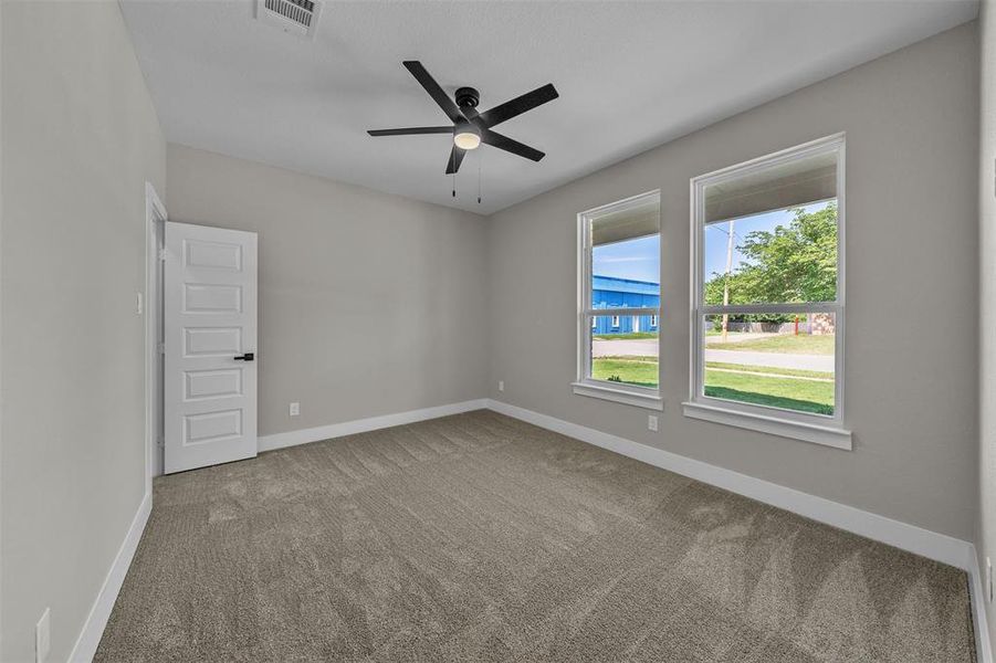Spacious, unfurnished interior of a new home in , Grand Prairie (Image 33).
